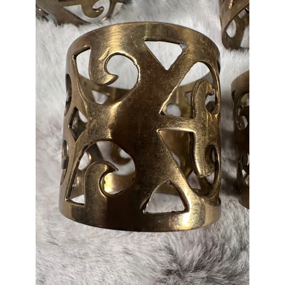 Vtg Brass Napkin Rings Scroll Cutout Set of 8 Boho Brass Tone Vintage Style - Picture 3 of 4